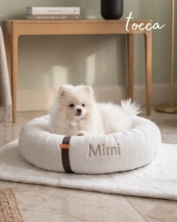 Cama Nuvem Tocca com o nome Mimi bordado