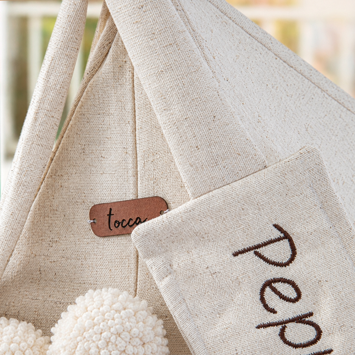 Tenda de linho com o nome Pepper bordado